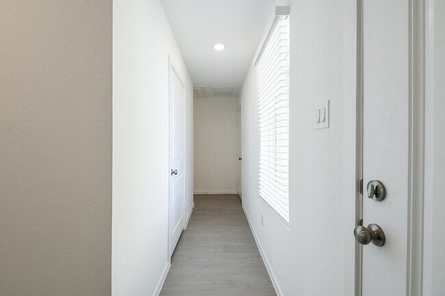 Building Photo - 6871 Flowering Ginger Ln