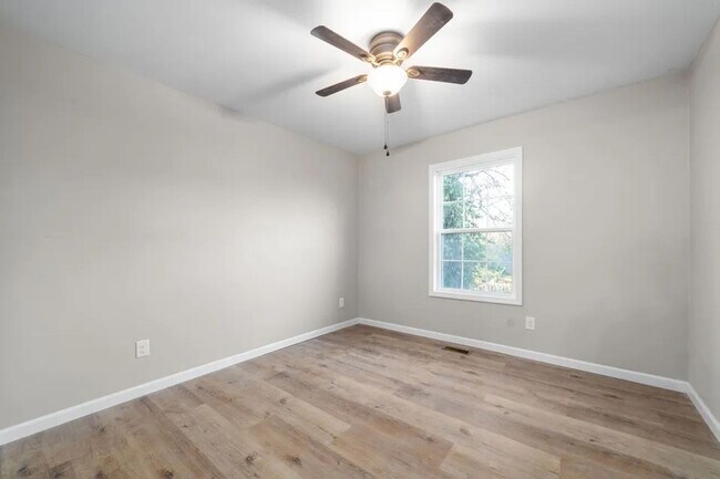 Building Photo - 828 Gracey Ave
