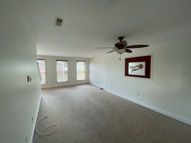 Building Photo - 406 Leverington Ave