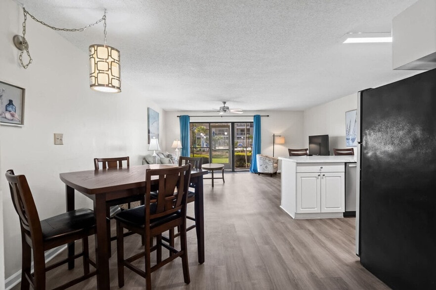 Building Photo - 1920 Bent Grass Dr