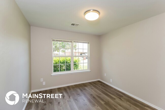 Building Photo - 4525 SE 78th St