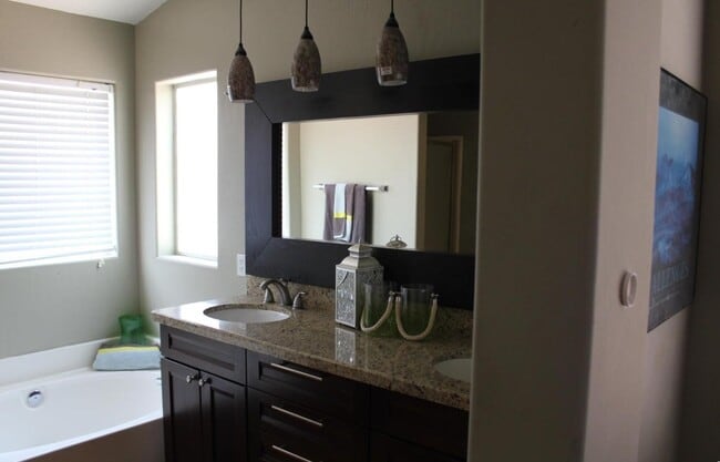 Building Photo - 9456 E Pine Valley Rd