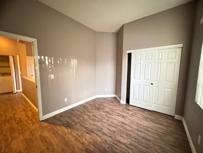 Building Photo - Charming  3-bedroom, 2-bathroom