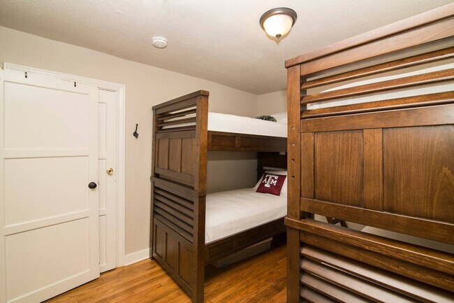 Building Photo - 108 Park Pl