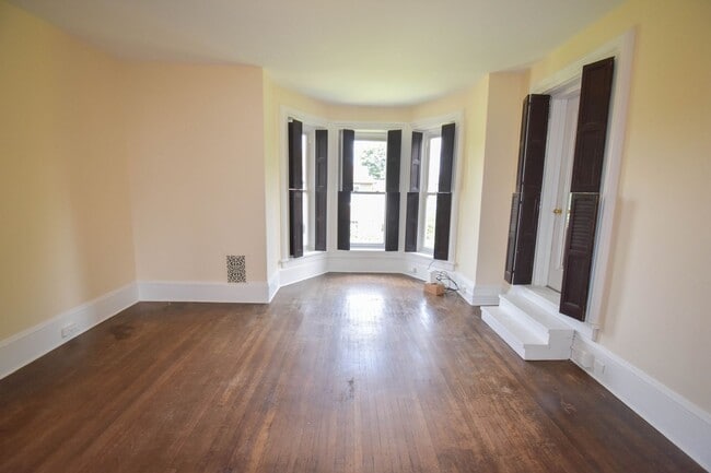 Building Photo - MT440