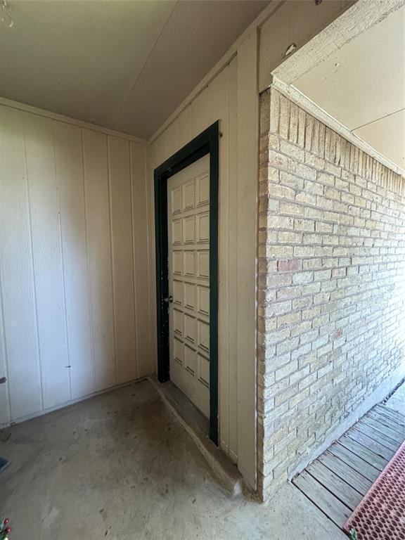 Building Photo - 11905 Oak Knoll Dr