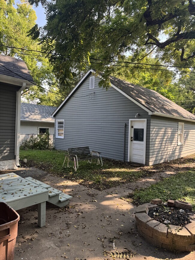 Building Photo - 1614 SW Webster Ave