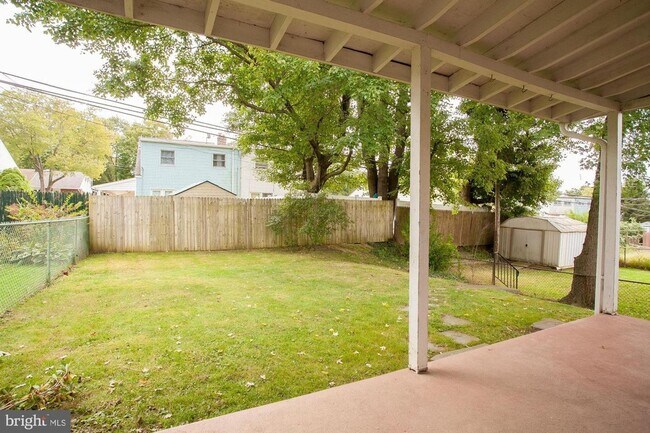 Building Photo - Recently Updated 4BR/2BA Twin with Central Air & Fenced Backyard