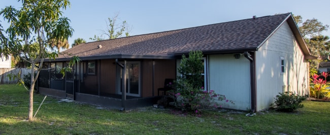 Building Photo - 2409 Greenway Dr