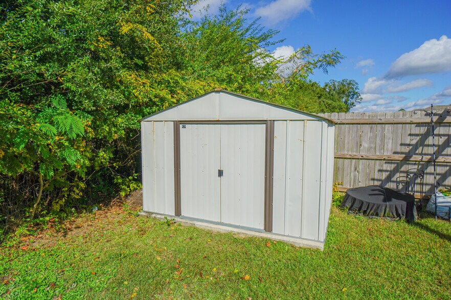 Building Photo - 2379 Kirkwood Dr