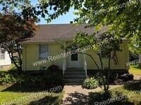 Building Photo - Spacious 3 bed 1.5 bath house