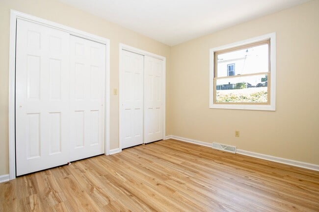 Building Photo - Two Bedroom Apartment