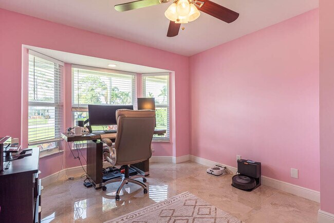 Building Photo - 5290 Pine Tree Dr