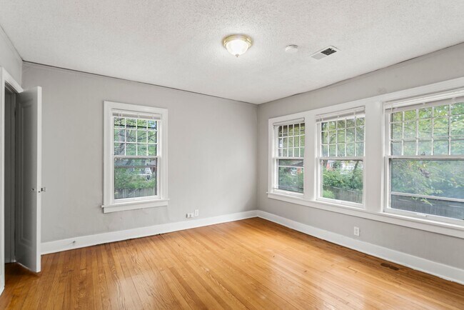 Building Photo - 5341 Holmes St