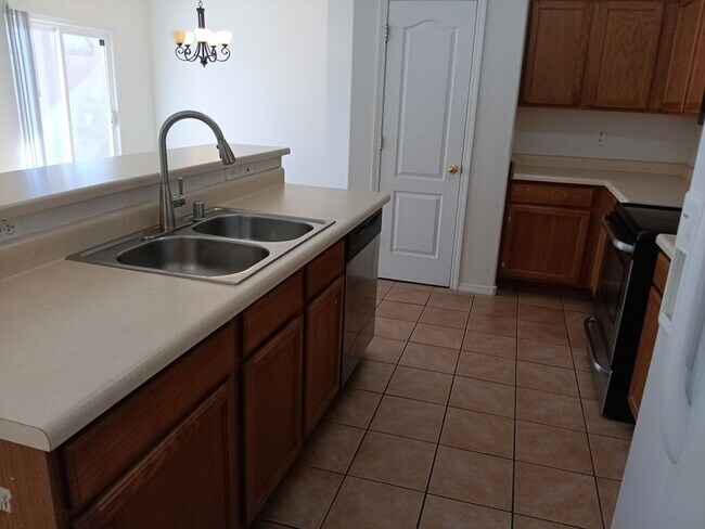 Building Photo - 3 Bedroom, 2 Bathroom Home! Available Soon!!