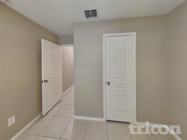 Building Photo - 707 Odlozil Ln