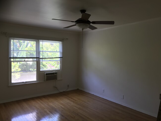 Master Bedroom - 144 S Roxbury Dr