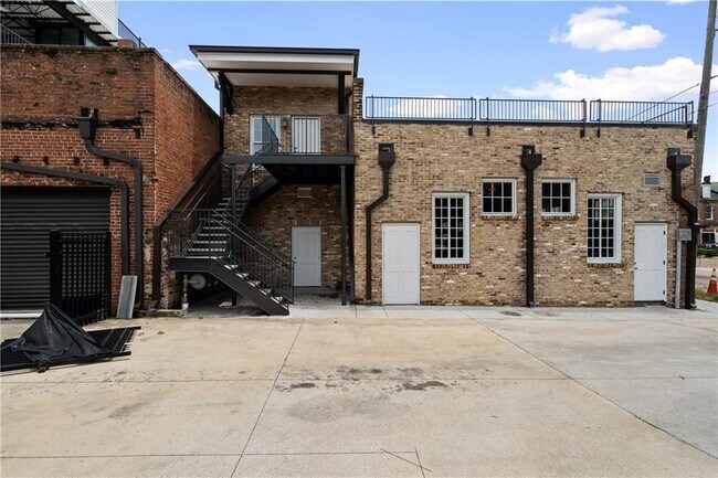 Building Photo - 362 Dauphin St