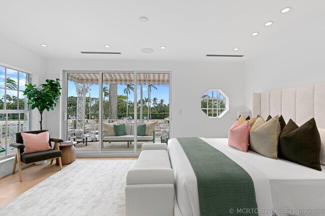 Building Photo - 255 Royal Poinciana Way