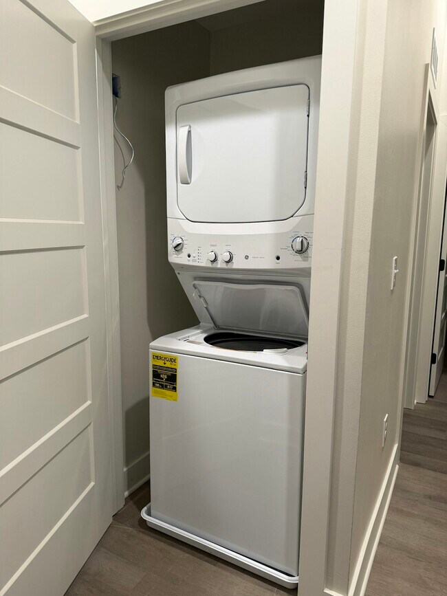 Building Photo - 106 E Erie St