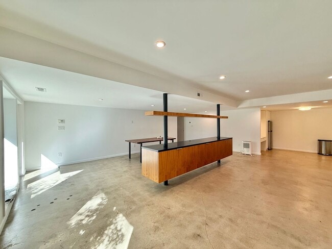 Building Photo - Luxurious 4BD, 3BA Raleigh Home with Fence...
