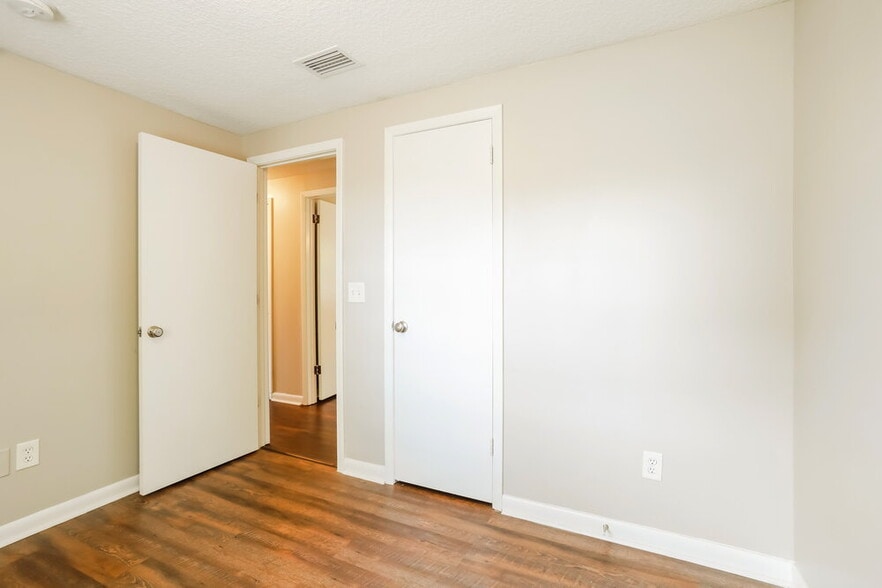 Building Photo - 2834 Tanglewood Blvd