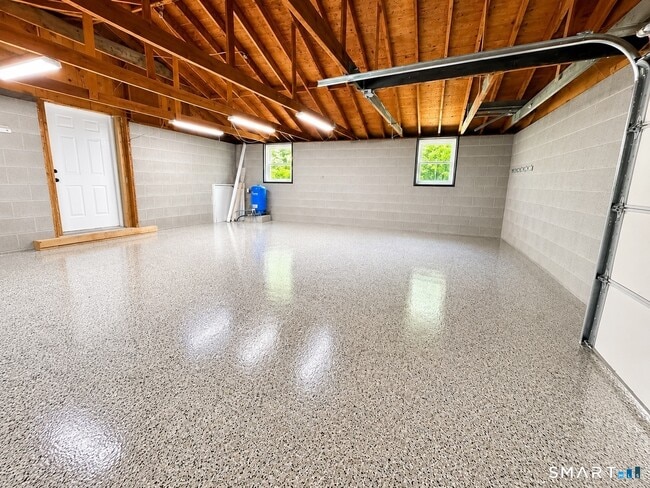 Building Photo - 22 Circle Dr