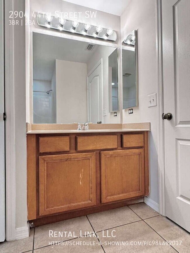 Building Photo - 2904 44th St SW