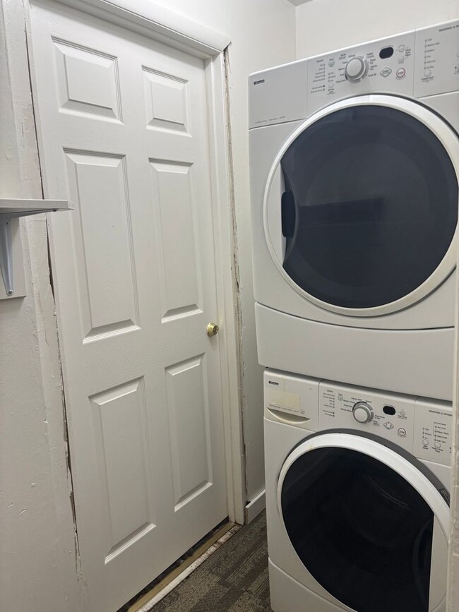 Building Photo - 2923-2925 Poly Dr