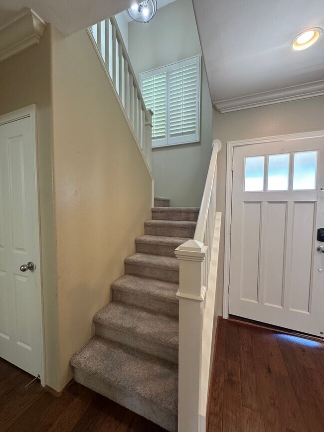 Building Photo - Stunning  3-Bedroom/2.5-Bath - $4000.00 Lo...