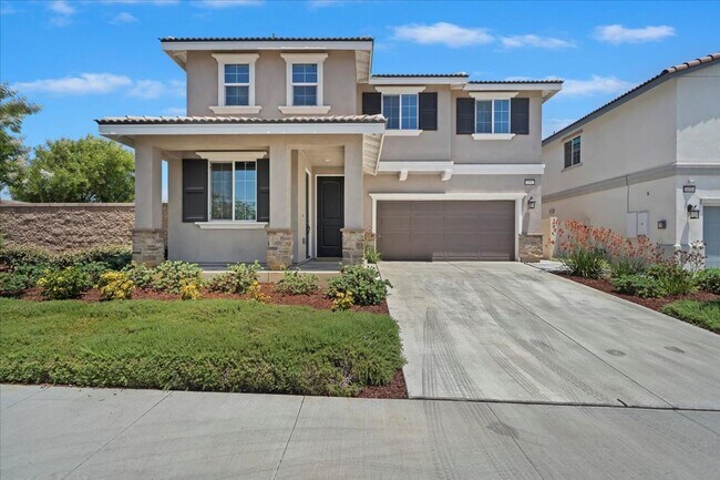 Building Photo - Beautiful Home with Private Climate Controlled Suite
