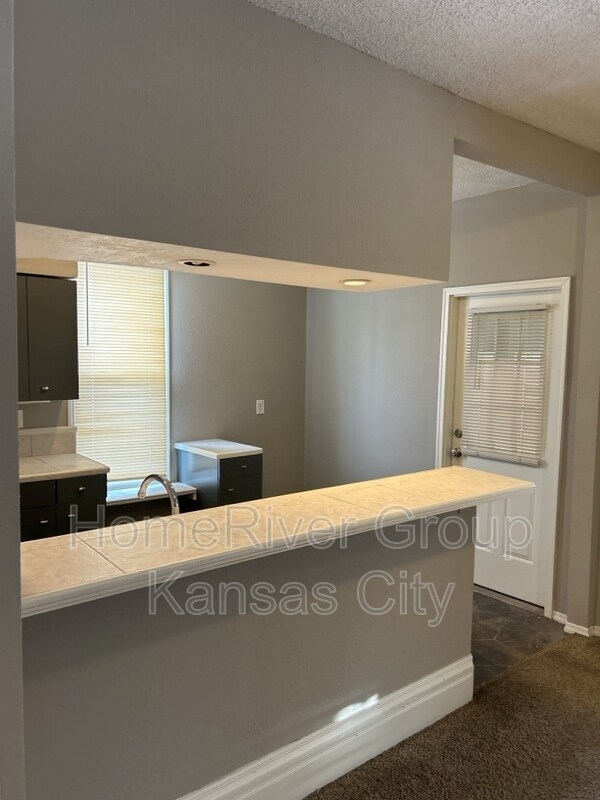 Building Photo - 2843 Belleview Ave