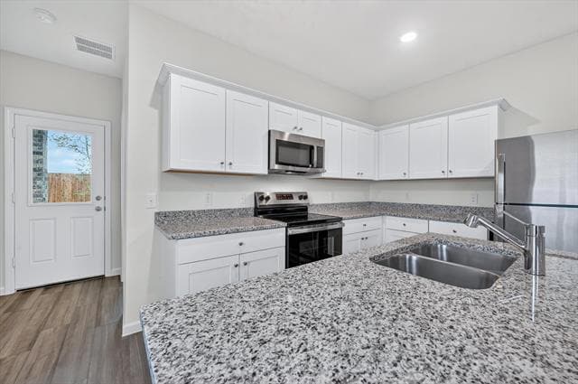 Building Photo - 2128 Mdw Pk Dr