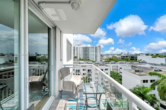 Building Photo - 1345 Lincoln Rd