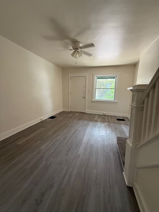 Building Photo - Charming 2-Bedroom Townhome in Lincoln-Lar...