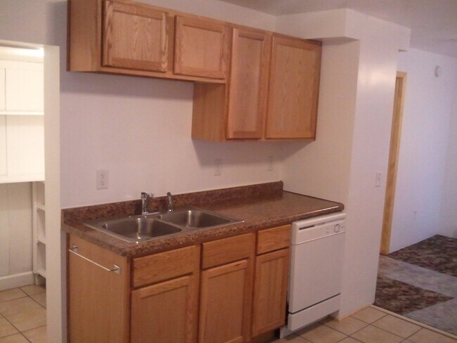 Building Photo - 5 PLEX - 332 NORTH 21 ST AVE. WEST