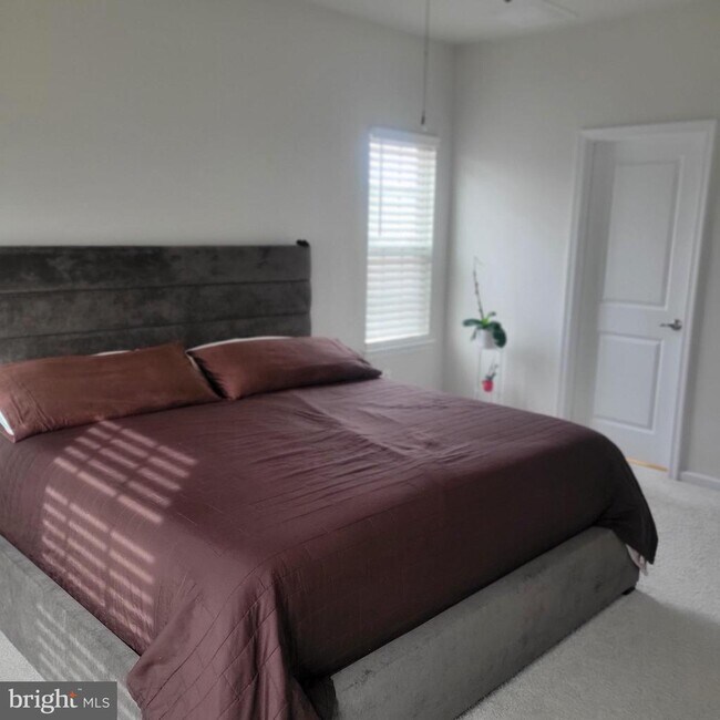 Building Photo - 2922 Glendale Ave