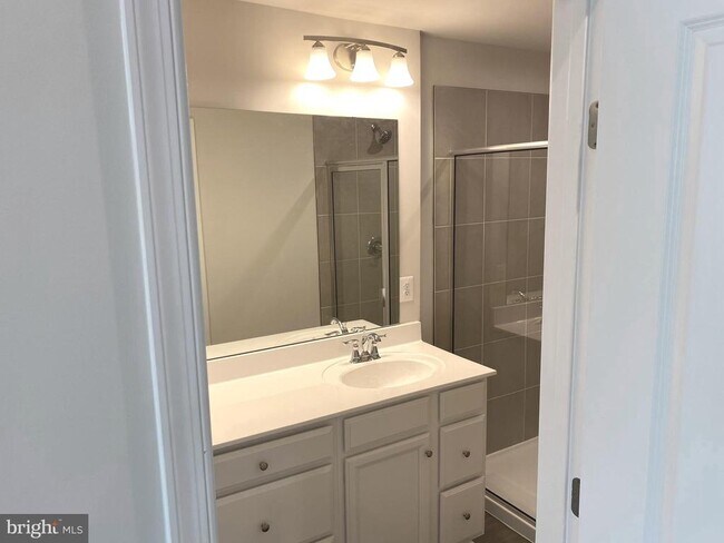 Building Photo - 7911 Independence Dr