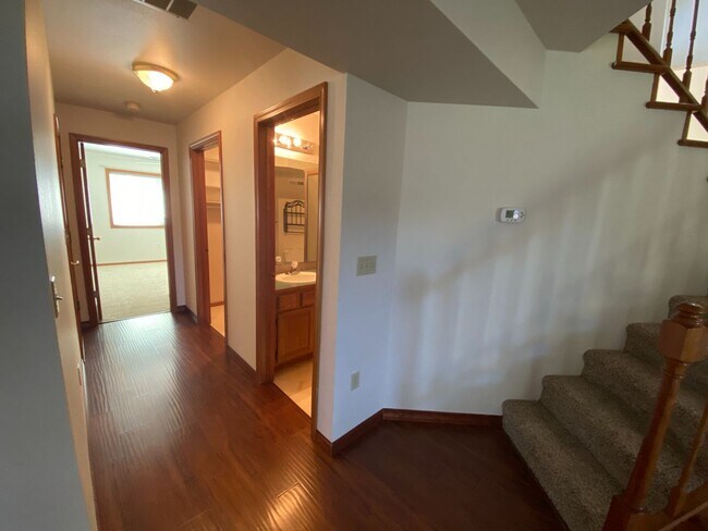 Building Photo - 124 Piper Ct