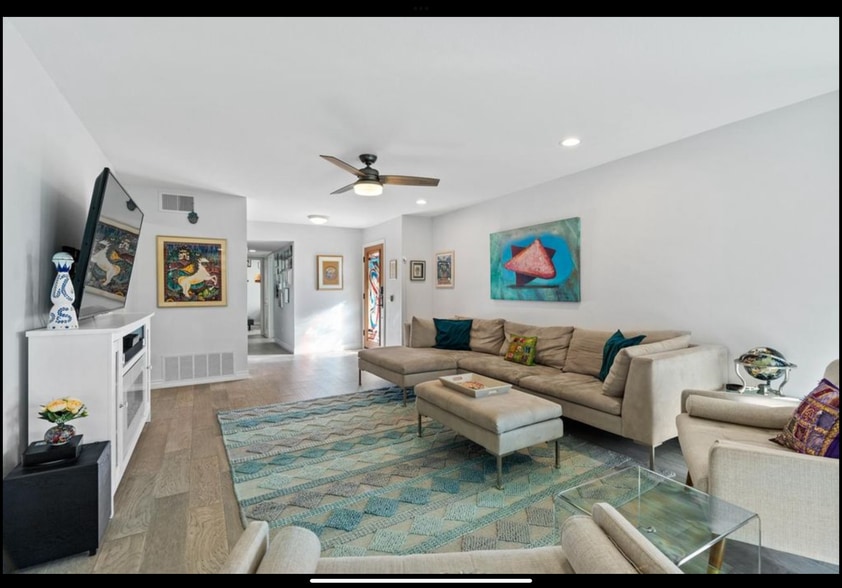 Building Photo - 237 Sea Forest Ct