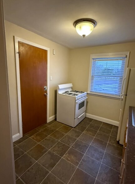 Building Photo - 369 Potters Rd