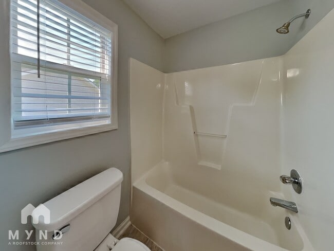 Building Photo - 1248 Grovewood Dr