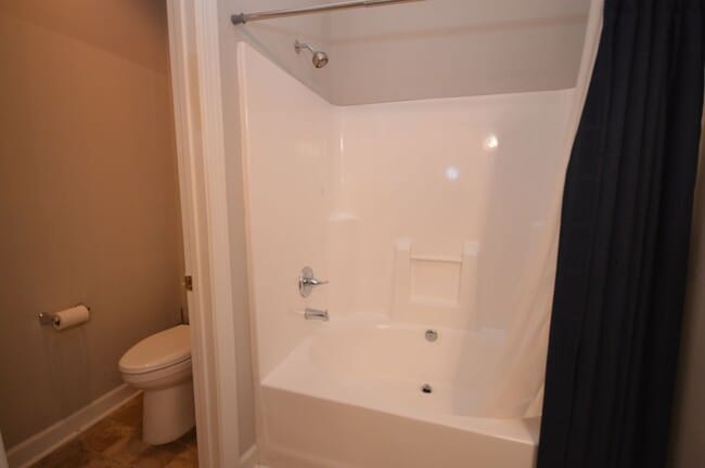 Building Photo - 3319 Philmont Dr