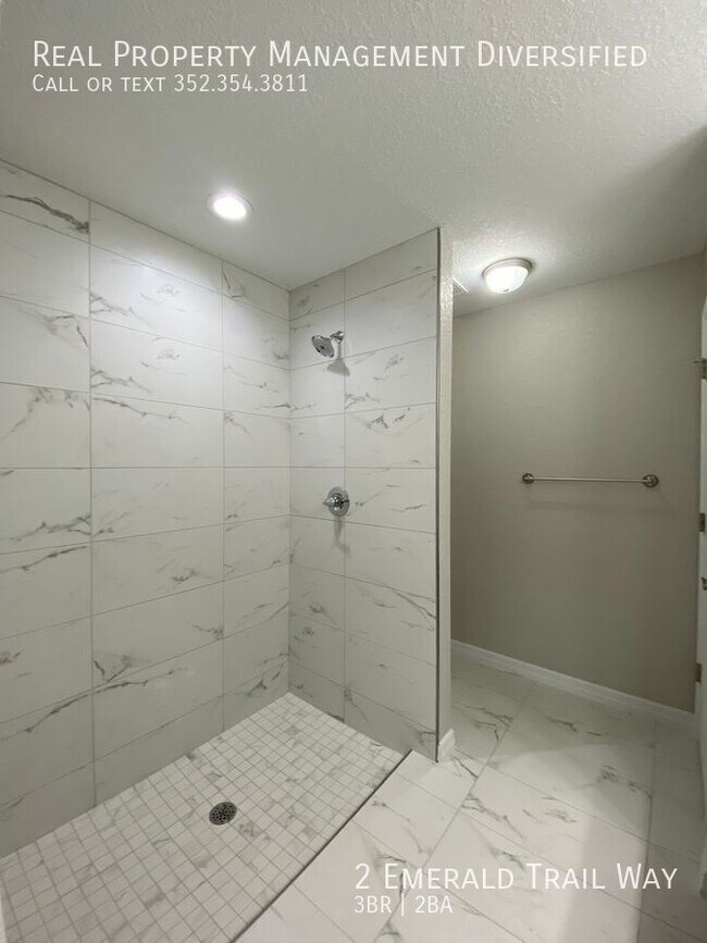 Building Photo - 2 Emerald Trail