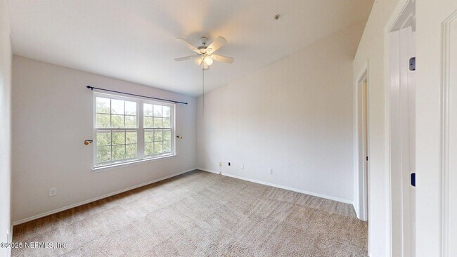 Building Photo - 13810 Sutton Park Dr N