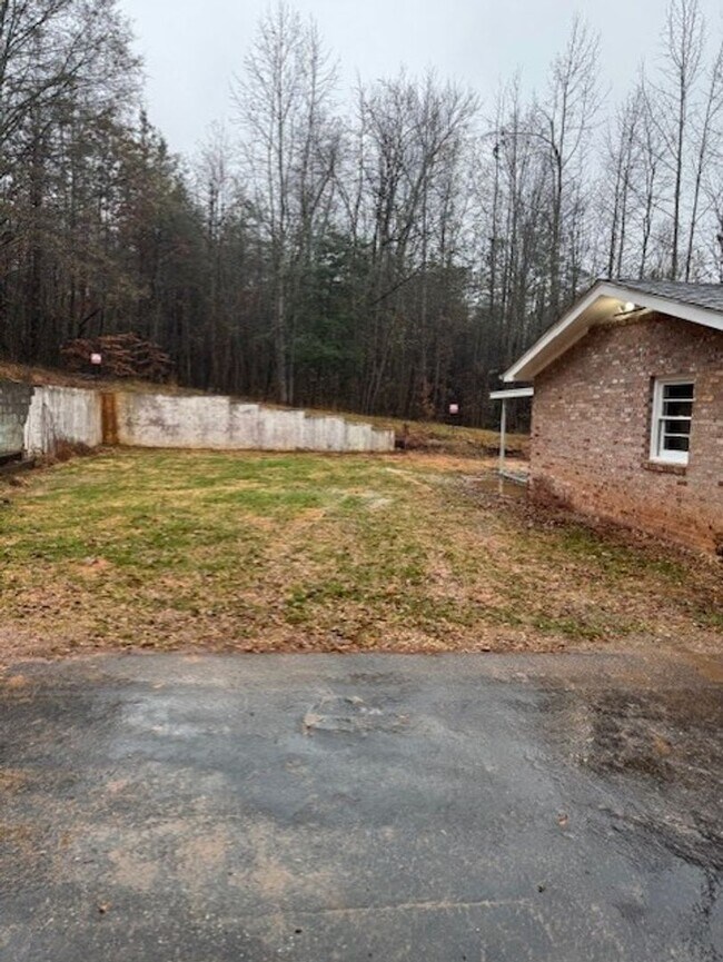 Building Photo - 100 Bates Rd