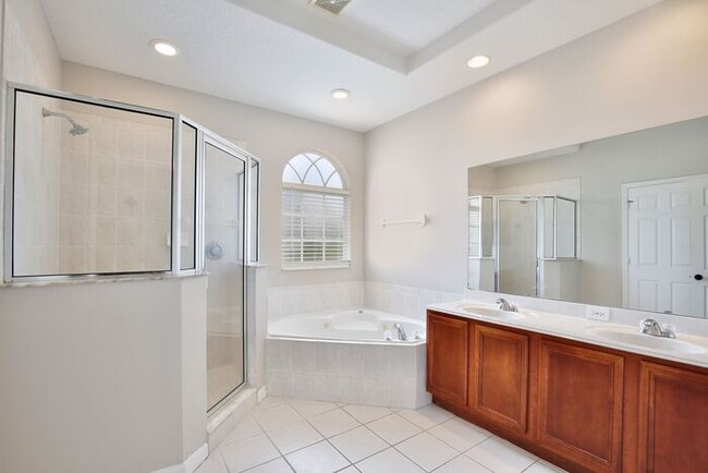 Building Photo - Gorgeous 4/2.5 Home with a 2 Car Garage Lo...