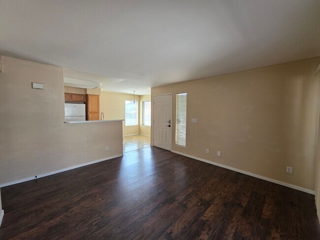Building Photo - Welcome Home To Canyon Willow