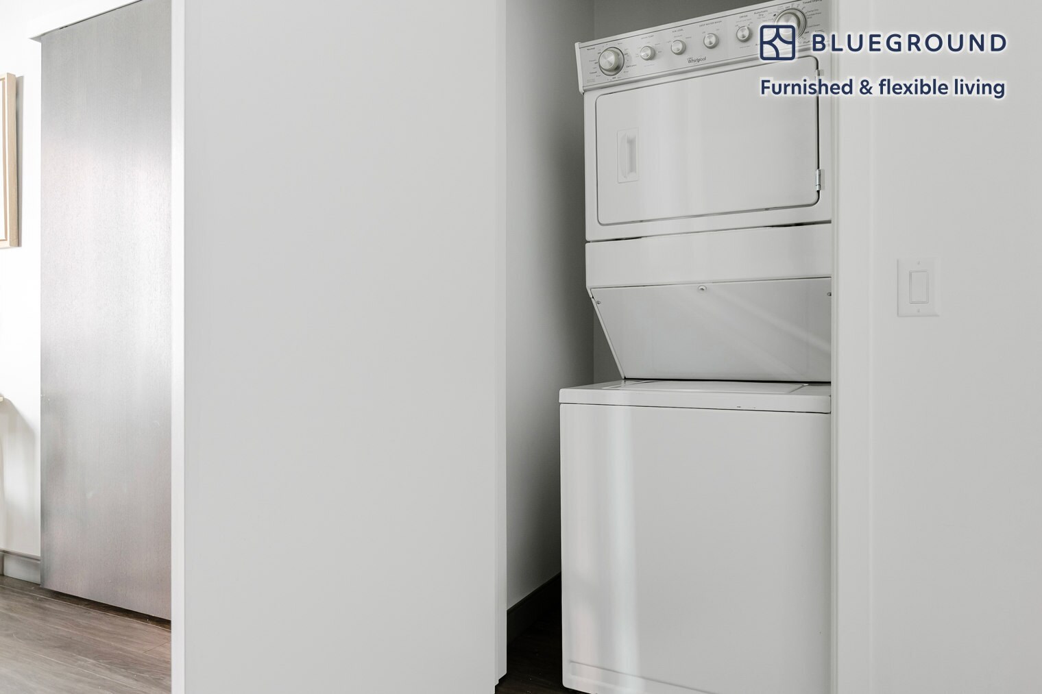 Building Photo - 215 W Lake St