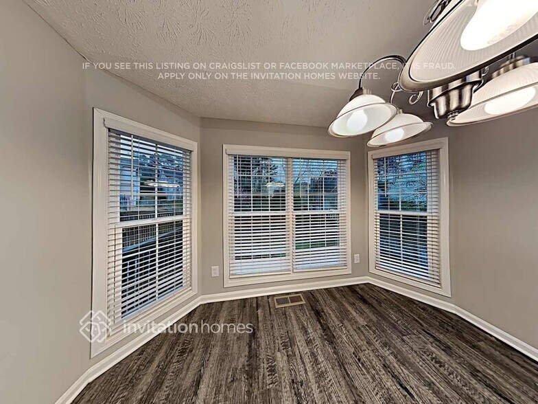 Building Photo - 844 Whitehaven Ln